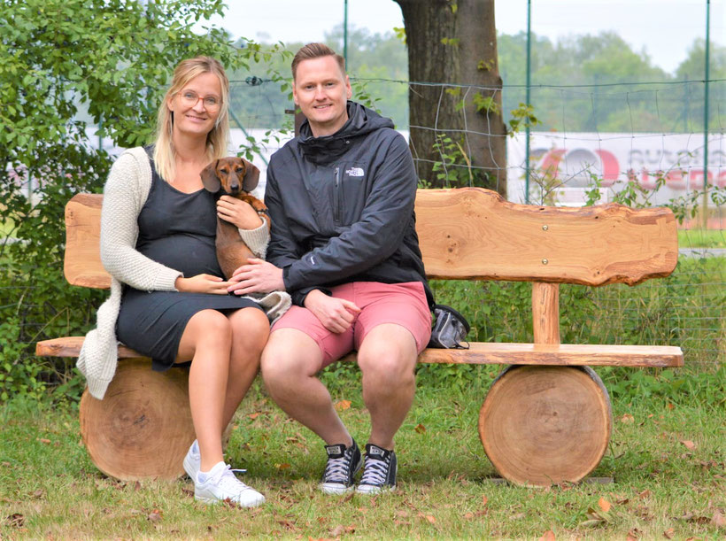 Mit gerade mal 19 Wochen war Zwergteckel Ludwig, hier mit Besitzerin Luisa Streich aus Wanzleben, der  jüngste Teilnehmer. 